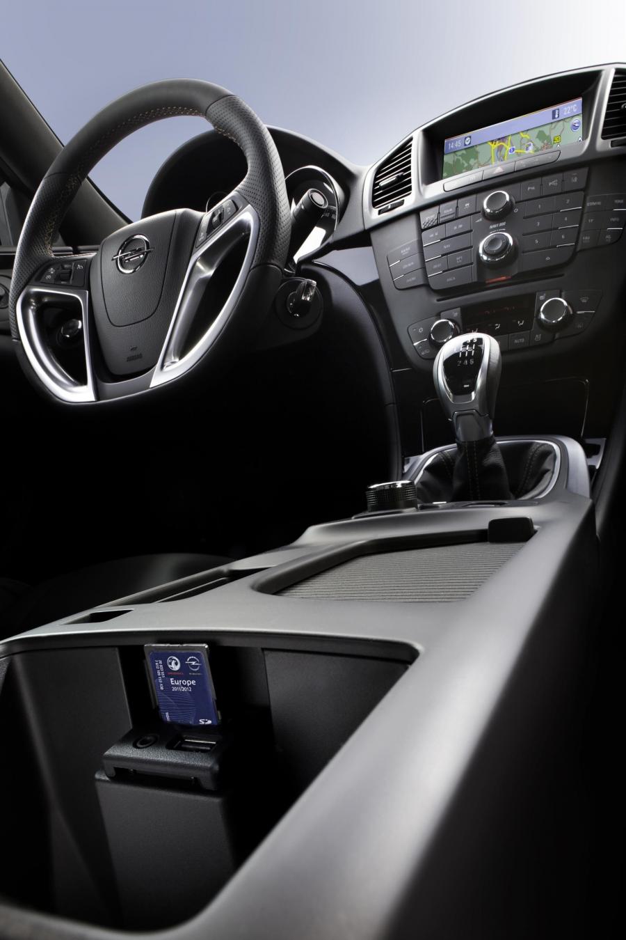  Opel Insignia 2012 года  (фото 3 из 32)